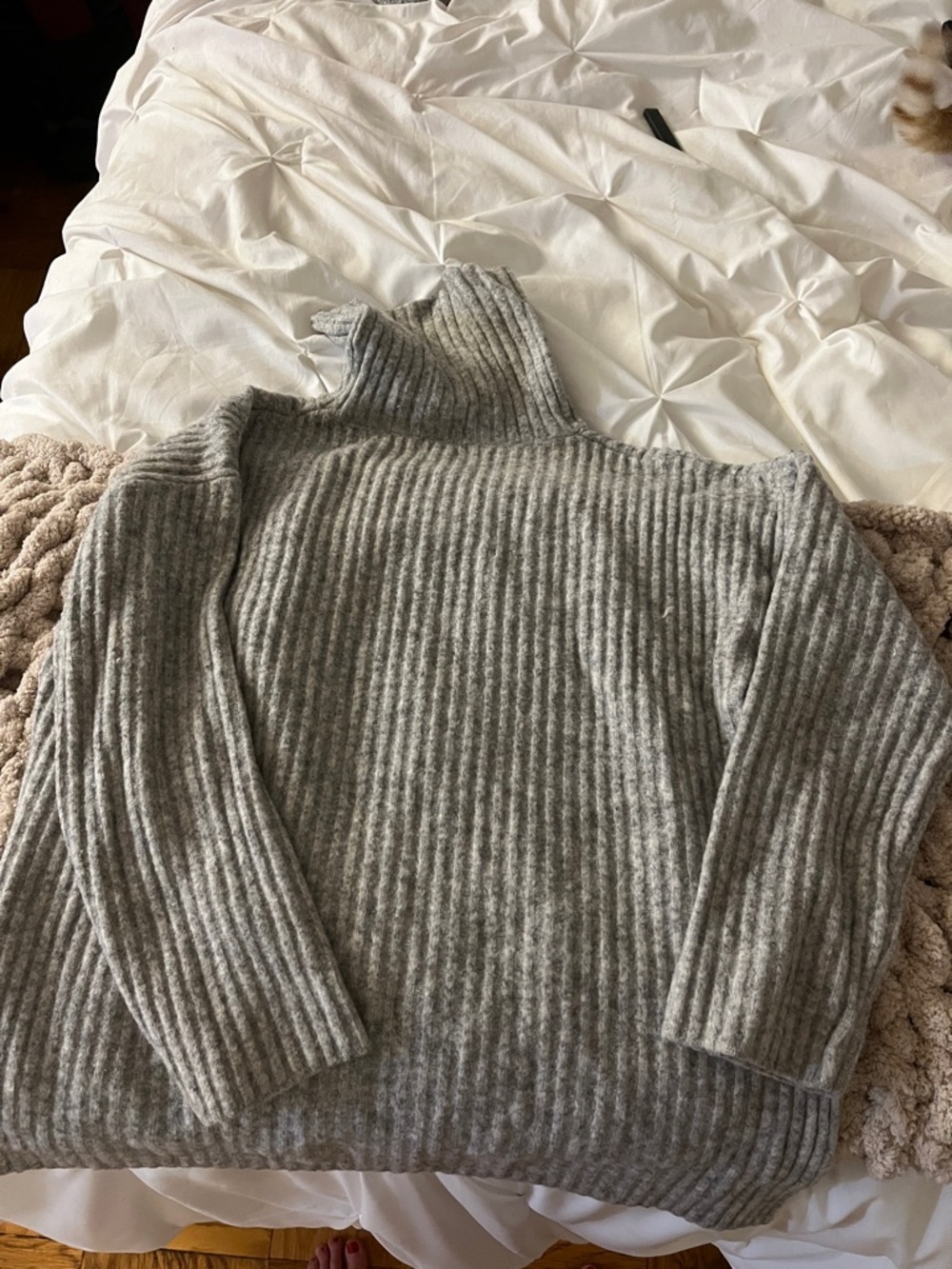 H&M Light Gray Ribbed Turtleneck Sweater